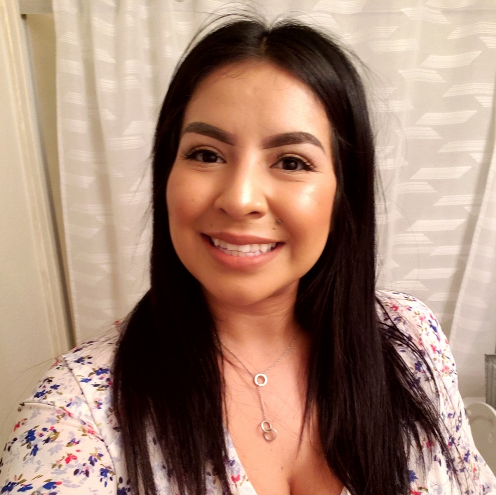 Meet your Posher, Cinthya